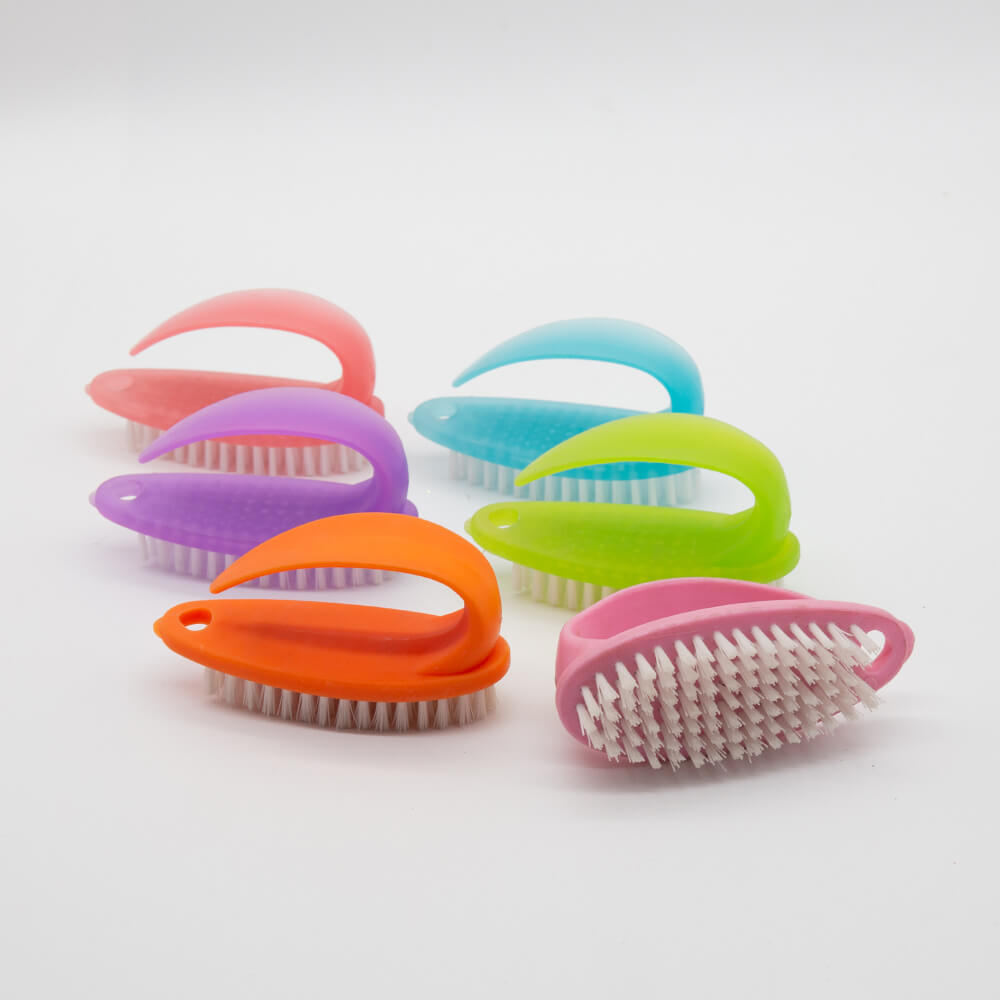 nail brush with handle